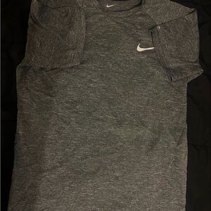 Nike Men's Heathered Gray Short Sleeve Tee